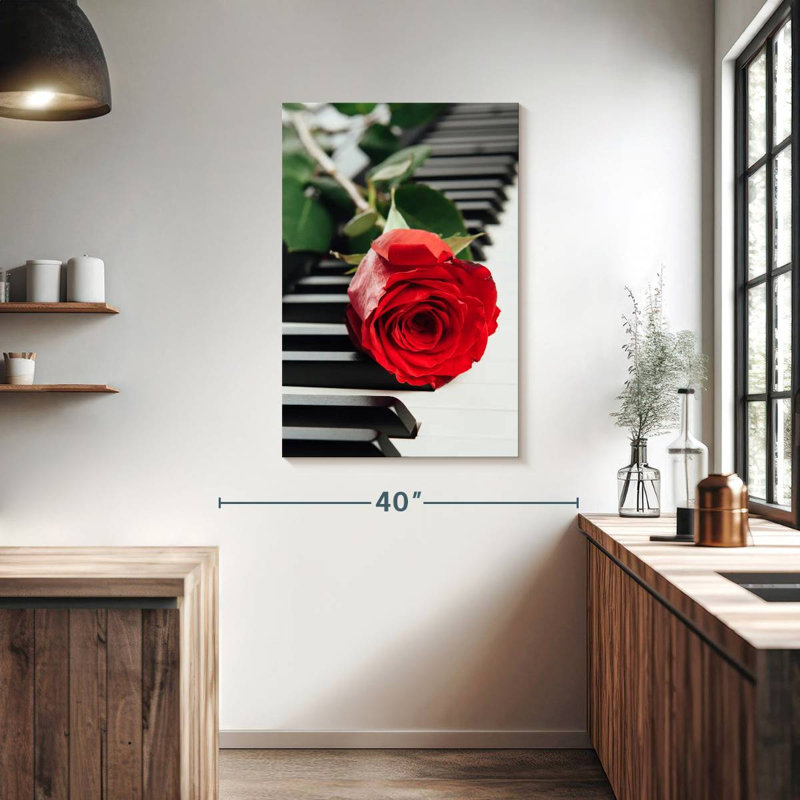 Hardie, rose rouge sur piano, H 39 po x l 26 po