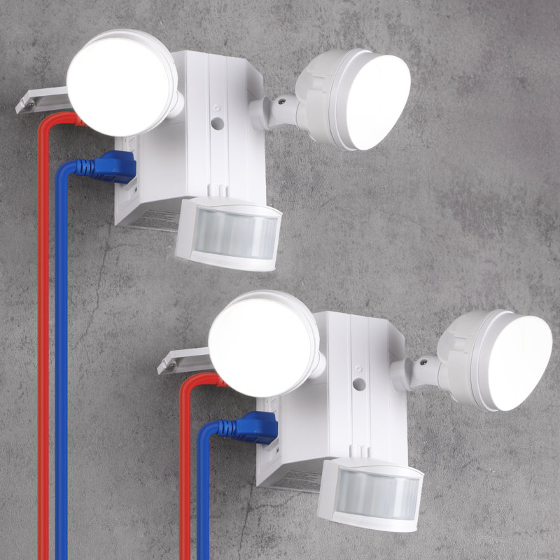 Projecteur de sécurité DEL Watchman avec prises GFCI, projecteur extérieur à détecteur de mouvement, 2 têtes, blanc, Blanc