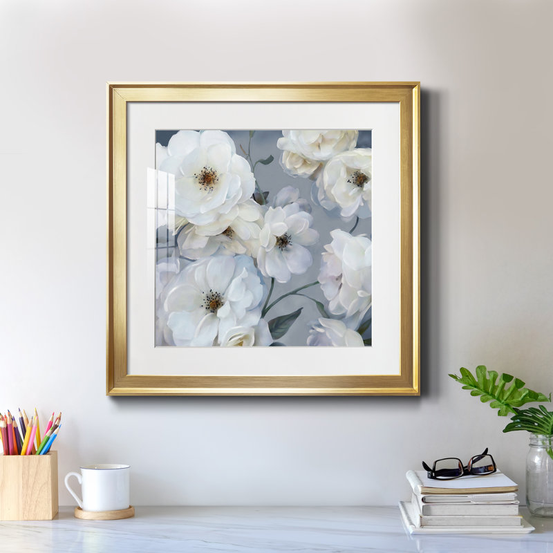 Timeless Climbing Rose - Peinture encadrée, Toile avec cadre or, H 17,5 po x l 17,5 po x P 1,5 po