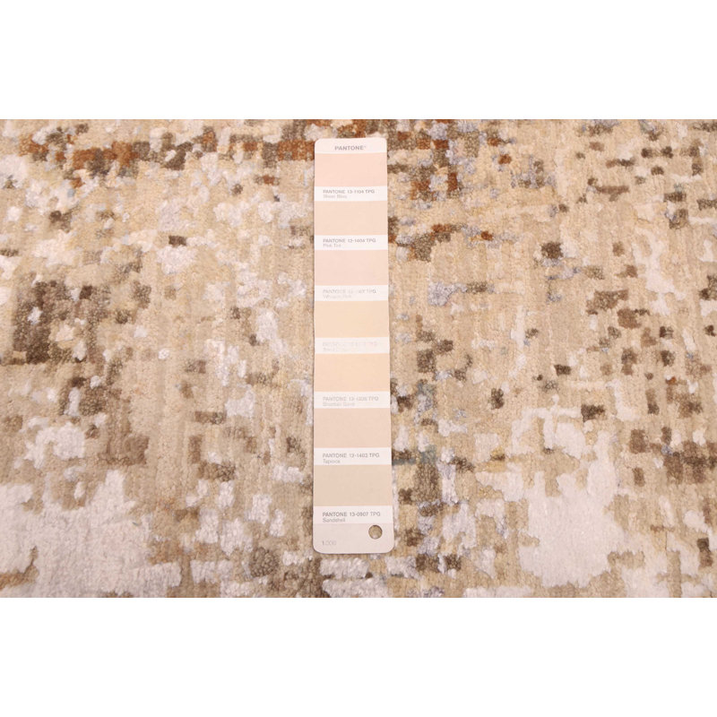 Tapis beige Legacy 2 pi 6 po x 10 pi 2 po