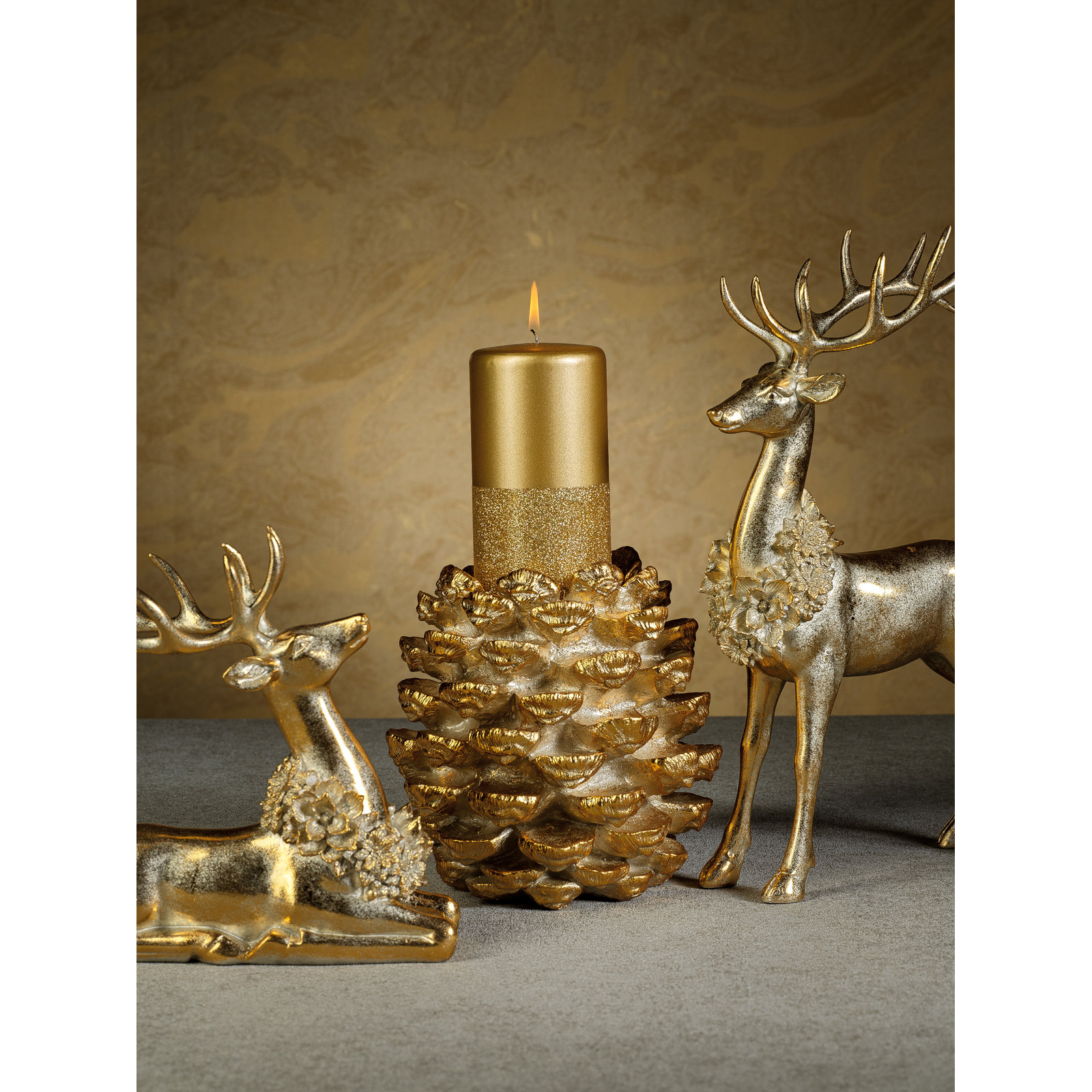 Clara Sitting Deer Wreath Figurine