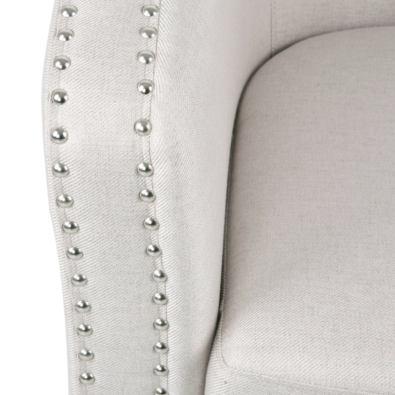 Élégant fauteuil pivotant avec têtes de clou fabriquées à la main et accoudoirs subtils et confortables