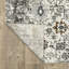 Tapis oriental en polyester tissé à la machine en gris-567628651