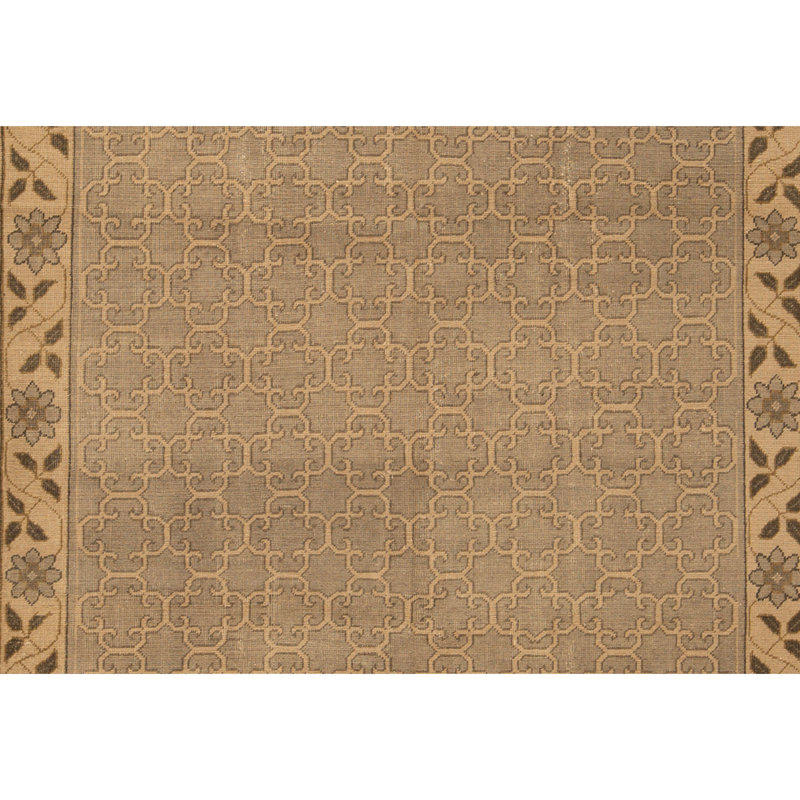 Area Rug in Light Gray And Gray