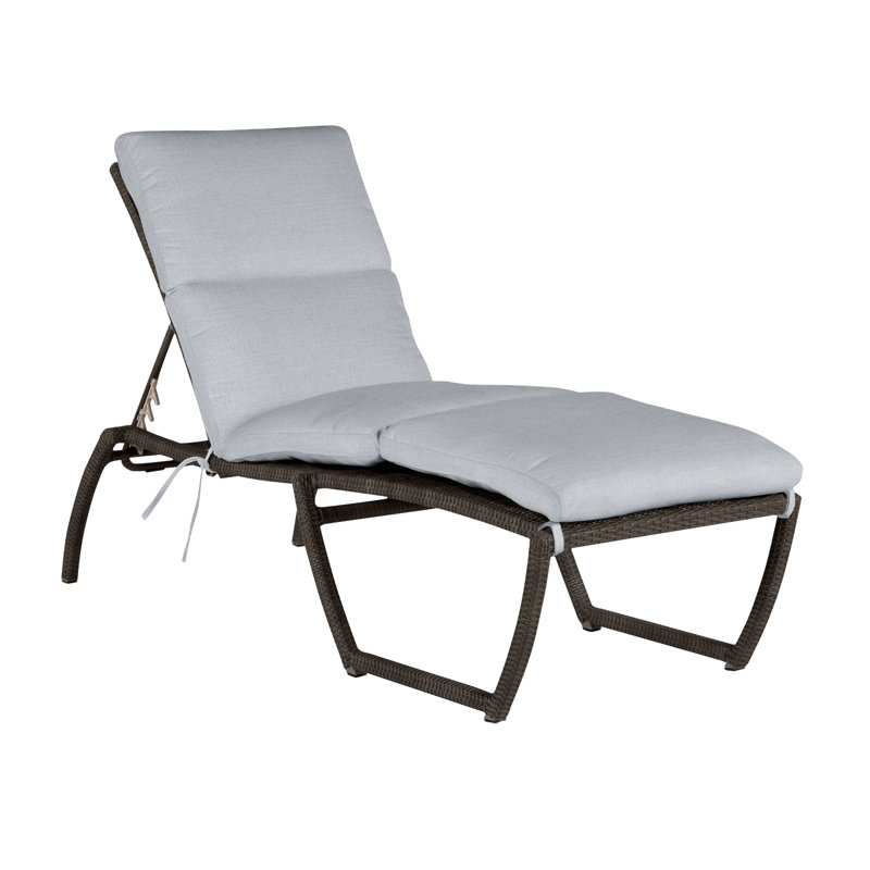 Chaise longue d'extérieur en résine et osier Skye N-Dura, Pas de soudure, Noyer noir, Lin chambray