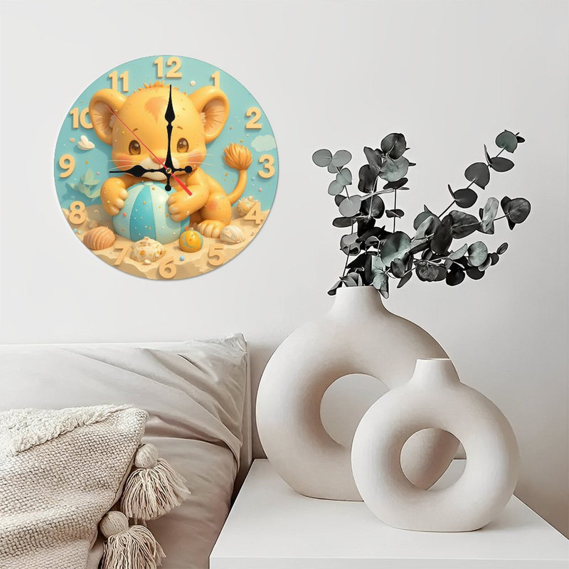 conception mignonne d'horloge de ballon de plage avec lionceaux
