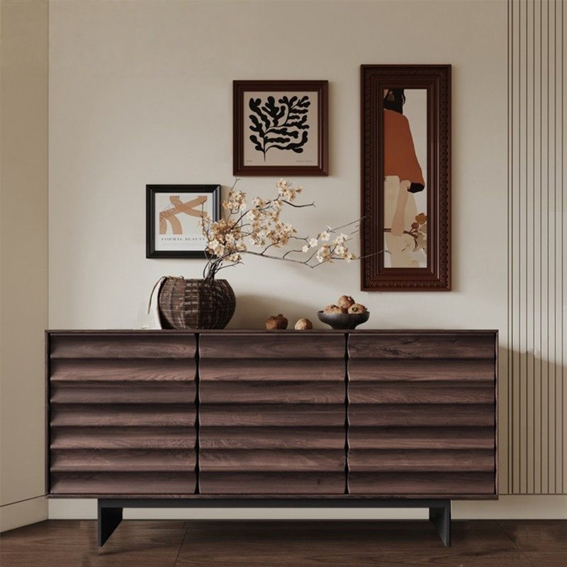 Buffet en bois de noyer noir pour les repas