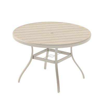 Table de salle à manger ronde ronde pour l'extérieur pour 6 personnes, en métal avec trou de parasol réglable, résistance à la rouille thermolaquée, conception et stabilité des pieds pliés, aspect poli à la main