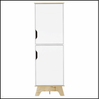 Garde-manger simple avec tablettes spacieuses pour un rangement et une organisation modernes, idéal pour les cuisines et les salles à manger.
