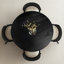 Élégante table de salle à manger ronde noire avec base conique élégante, design contemporain de luxe pour des espaces de vie sophistiqués