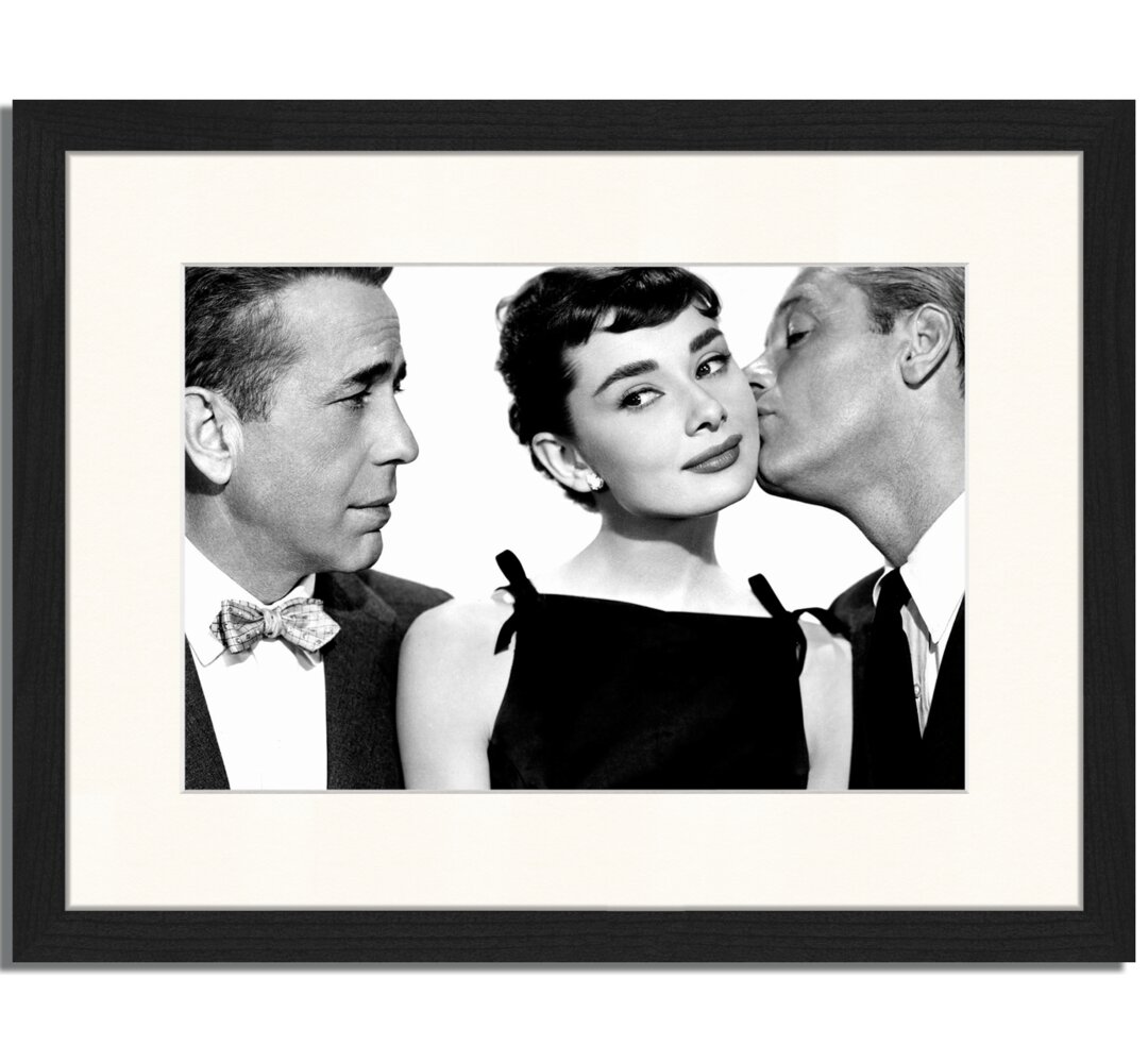 Gerahmtes Poster Audrey Hepburn in Gesellschaft