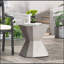 Table d'appoint d'extérieur légère au design élégant en forme de sablier pour un décor moderne de patio et de jardin