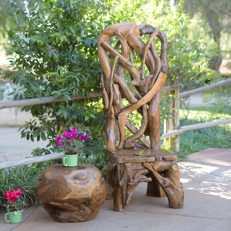 Très grand fauteuil en bois de teck