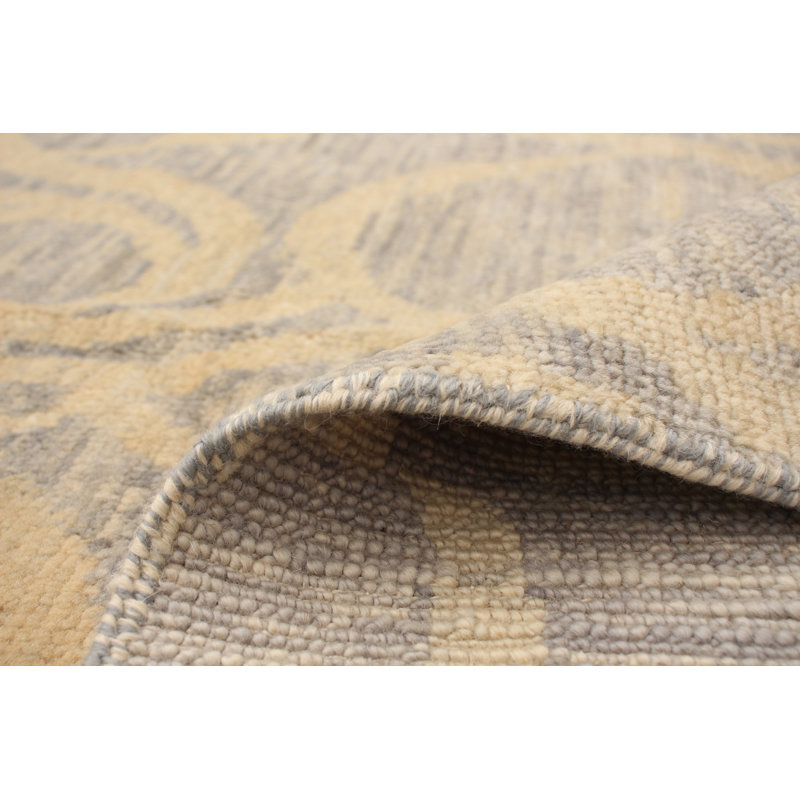 Tapis zone de laine 9 pi x 9 pi 9 po noué la le plus ushak de couleur beige à la main one-of-kind Vada