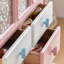Armoire spacieuse avec portes en verre-102457098