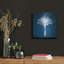 «Simple Indigo And White Palm Tree» par Linda Woods, art mural en métal-1068076418