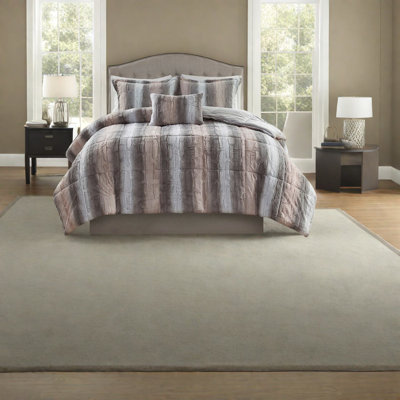 Ensemble de literie luxueux en fausse fourrure, polyester hypoallergénique, design moderne et douillet pour la maison