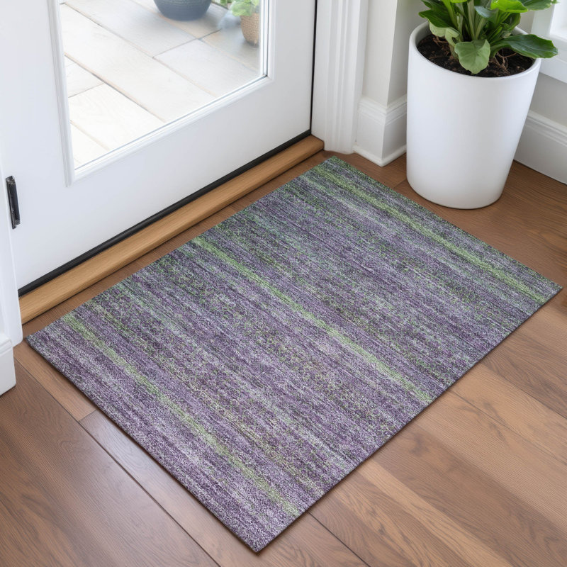 Tapis mauve lavable à la machine intérieur / extérieur Xhevrie, Rectangle 1 pi 8 po x 2 pi 6 po