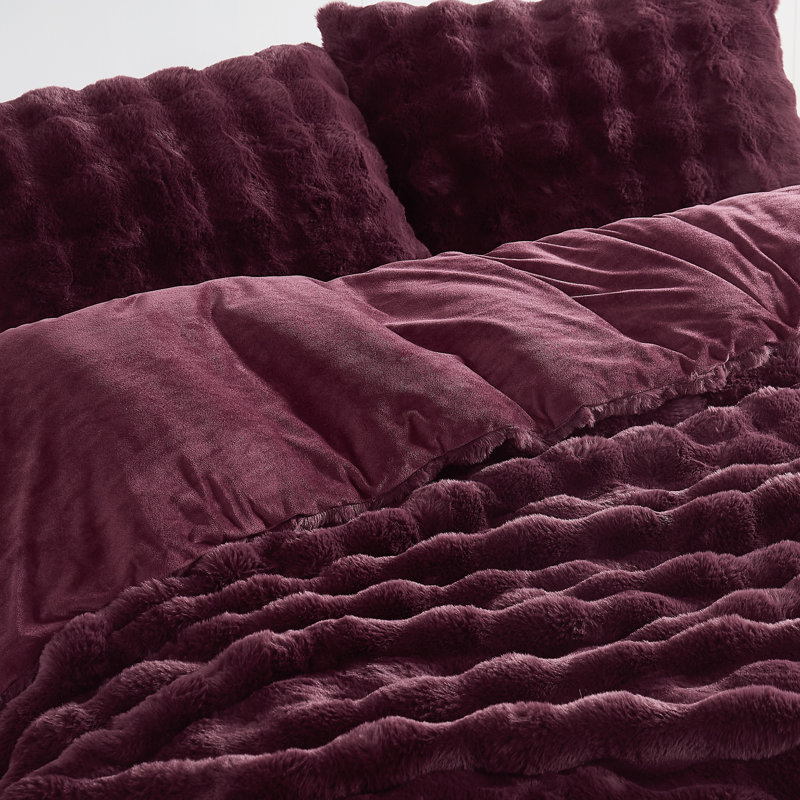 Ensemble d'édredon en fausse fourrure Frye Bubble, Figue, Édredon pour très grand lit + 2 taies décorativ