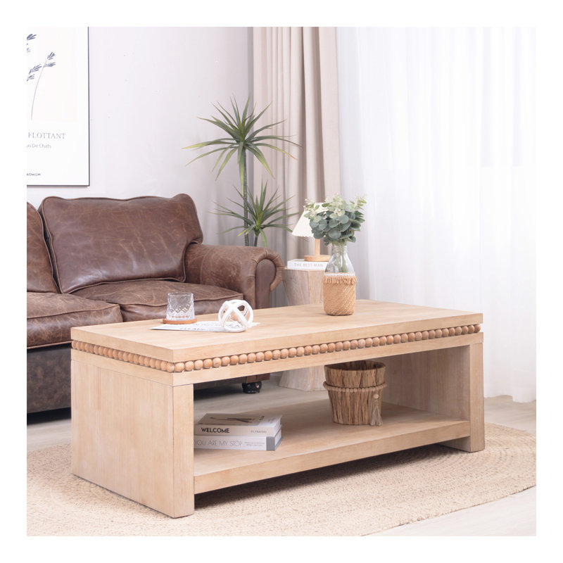 Table basse moderne en bois avec bordure perlée - Table basse rectangulaire de 47 po avec tablette de rangement ouverte, finition naturelle claire - Mobilier de salon de style campagne et bord de mer