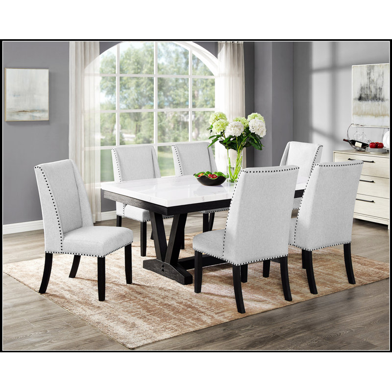Ensemble de salle à manger 7 pièces avec table contemporaine en faux marbre blanc et chaises rembourrées gris tourterelle confortables, pour les intérieurs modernes