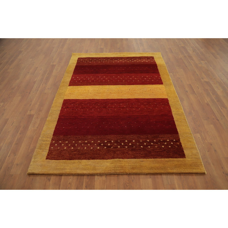 Luxueux tapis rouge et doré de style Gabbeh 5 x 7 pour des intérieurs élégants