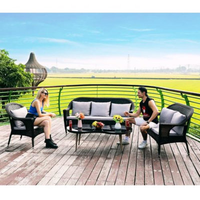Kusta 4 - Person Patio Dining Set Round Table with Cushions Included