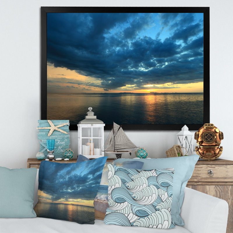 «Dramatic Coastal Vivid Sky» - Décoration murale en toile nautique et côtière, H 34 po x l 44 po x P 1,5 po, Cadre photo noir