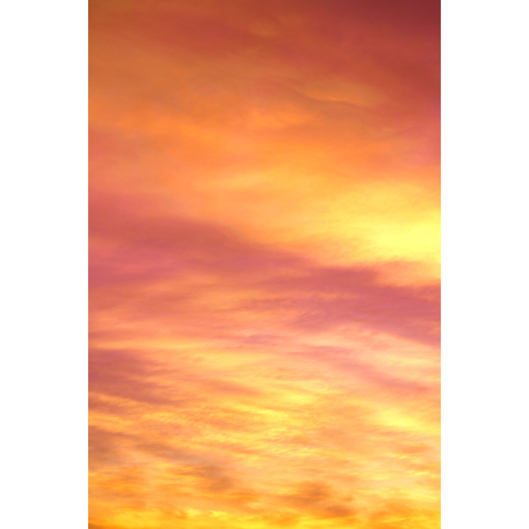 Orangefarbene Wolken bei Sonnenuntergang von Viorika - Drucken