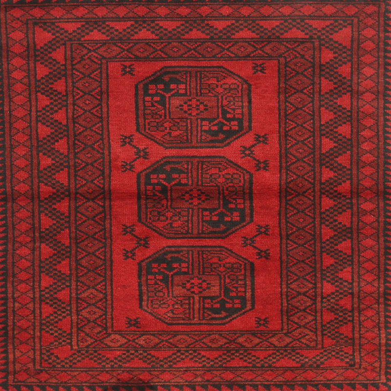 Tapis traditionnel rouge / noir Eudia, Carré 5 pi