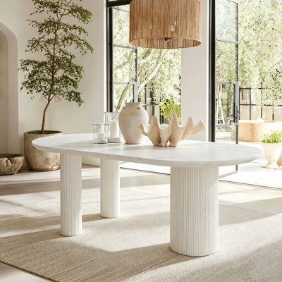 Table de salle à manger moderne 63 po ovale pour 4 à 6 personnes, table de cuisine blanche avec plateau en pierre frittée, pieds en bois, table de salle à manger pour le salon (table seulement)