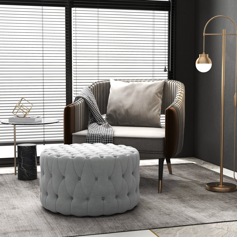 Repose-pieds gris. Confort coussiné. Polyvalent pour différentes zones. Peut supporter jusqu'à 264 lb 31,5 po x 31,5 po x 15,42 po. Revêtement délicat. Assemblage requis Gris - Design à boutons Espace d'utilisation élégant: l 31,5 po