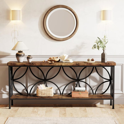 Table de bout très longue à console industrielle avec tablettes de rangement ouvertes