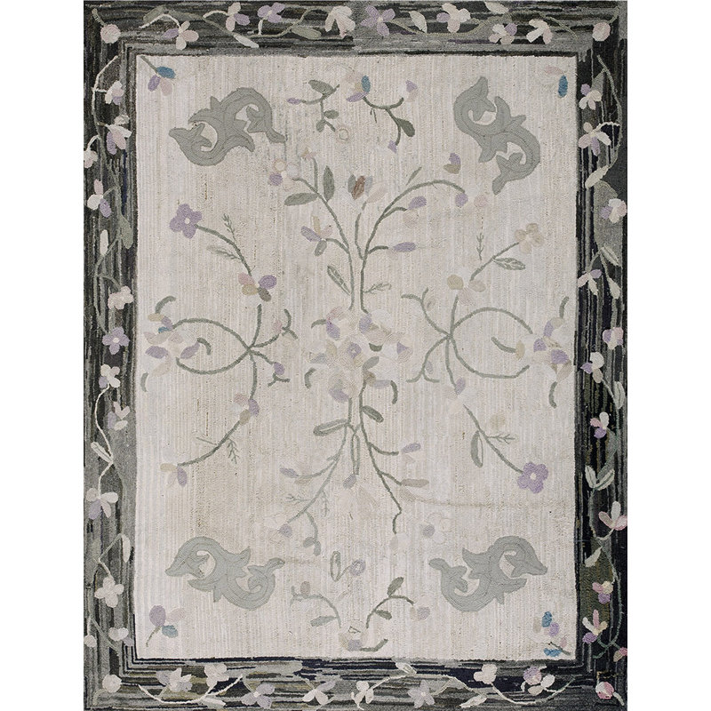 Tapis gris anthracite et ivoire à motif floral
