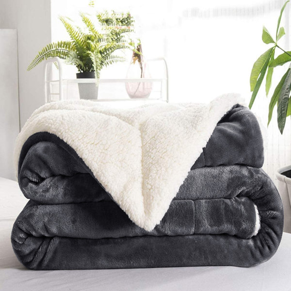Grey Faux Fur Throw Blanket, Large Black Throw Blanket For Couch And For  Bed, Super Soft Long Hair Shaggy Blanket, Thick, Elegant, Cozy And Fluffy  Mi