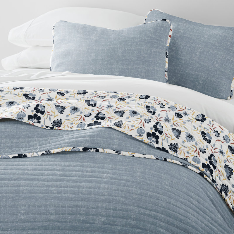 Quilt Set- Lightweight - All Season Quilted Coverlet - French Jacobean, Queen Quilt + 2 Standard Shams , Light Blue