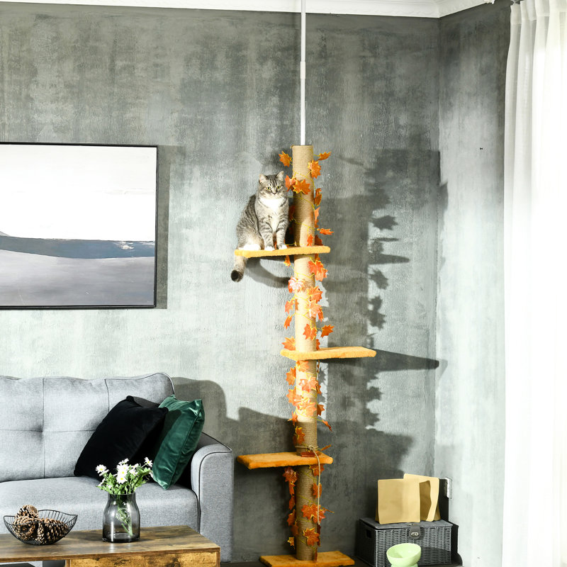 Arbre à chat réglable du sol au plafond avec poteaux à griffer en sisal et perchoirs moelleux pour chats d'intérieur.