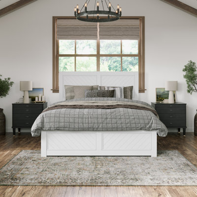  Lit plateforme en bois massif Jeinny avec pied de lit assorti