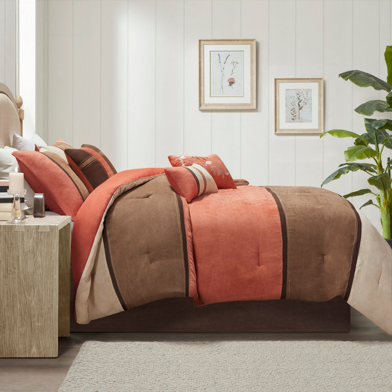 Ensemble d'édredon en faux suède avec motif à découpes et coussins brodés