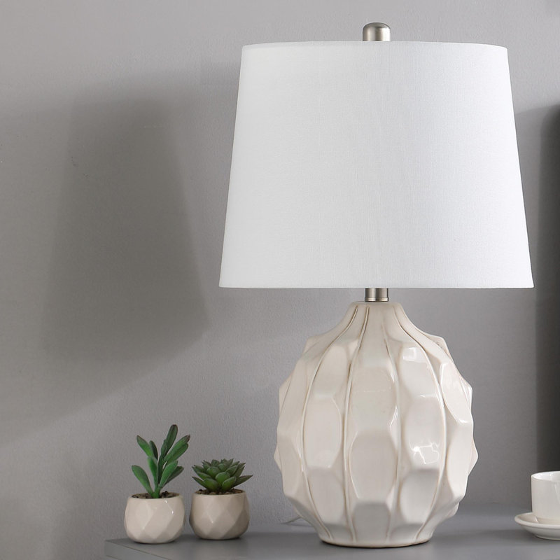 Lampe de table cascade festonnée 21,75 po en bord de mer crème / taupe