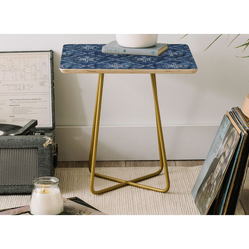 Table de bout à pieds croisés