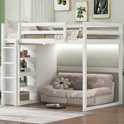 Lit mezzanine en bois avec garde-robe intégré et tablettes de rangement, lumière DEL