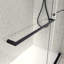 Une porte de douche fixe et une porte décalée en nickel brossé sans cadre