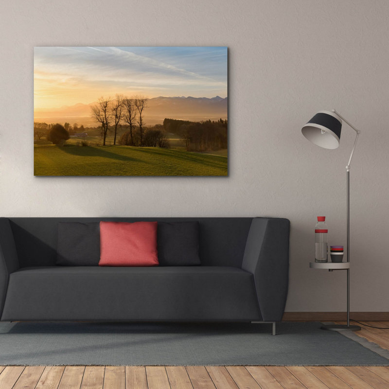 «Red Light Barrel Studio» par Anne Schneelmann, art mural rouge sur toile, 18 po x 12 po, H 40 po x l 60 po x P 1,5 po