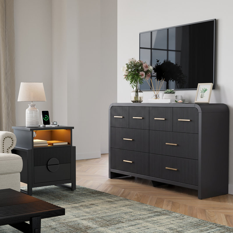 Ensemble de chambre à coucher 2 pièces Wrought Studio ™ - Commode 8 tiroirs cannelés et tables de chevet cannelées 2 tiroirs