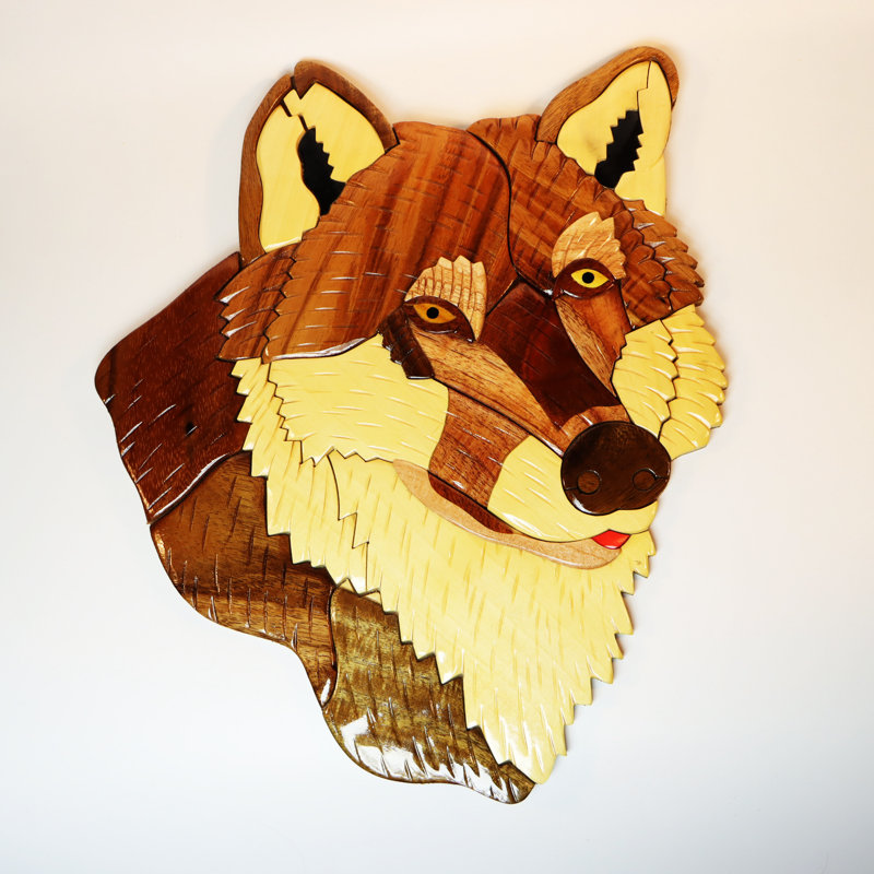 Décoration murale tête de loup en bois intarsia