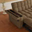 Canapé-lit 3 en 1 de 165 cm, convertible en lit deux places, en tissu cachemire doux, avec sac de rangement latéral et coussins, idéal pour le salon d'un appartement, couleur kaki.-845724784