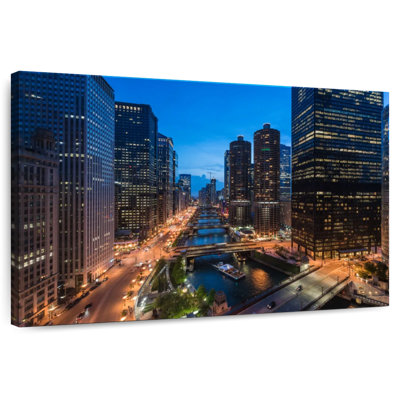Sirci, rivière Chicago, la nuit
