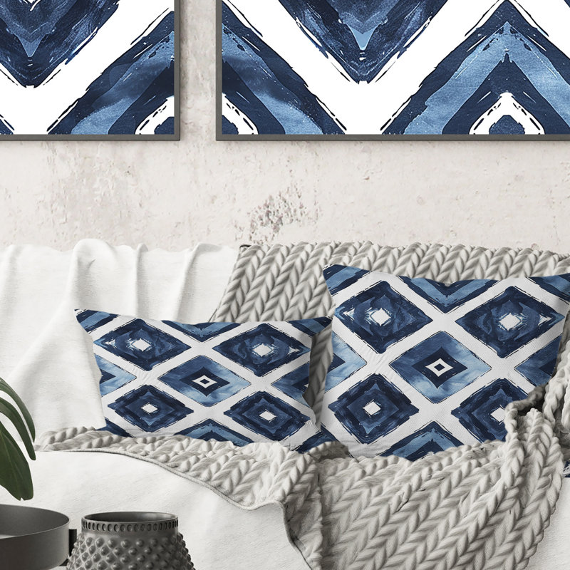 Coussin décoratif bleu marine à motif de losanges II, H 16 po x l 16 po