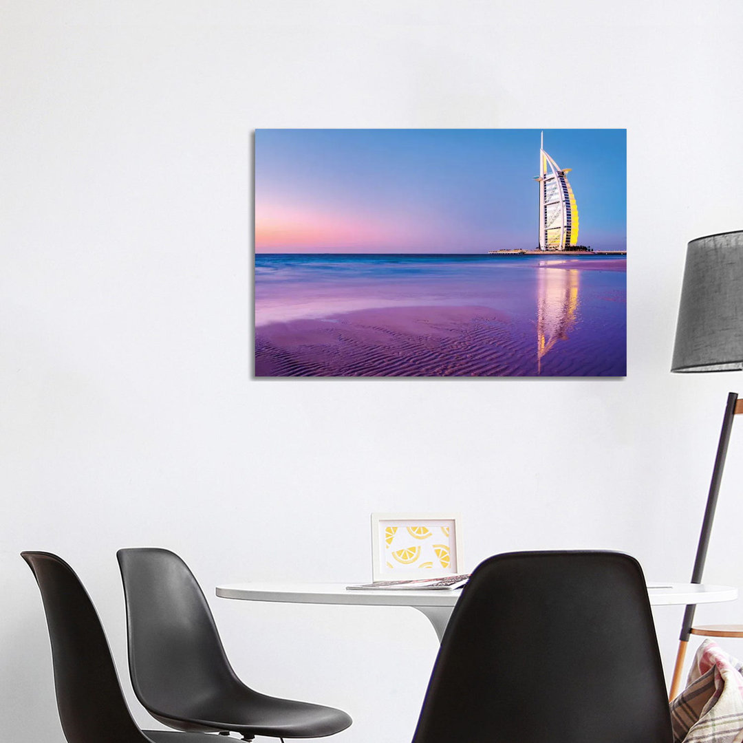 Burj Al Arab Jumeirah III von Susanne Kremer - Galerie-umwickelte Leinwand Giclée auf Leinwand